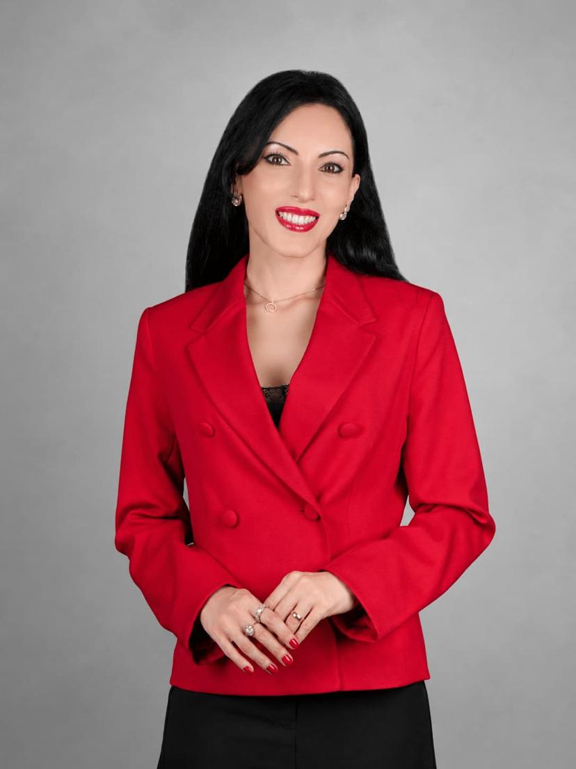 Meriç Savcı Lalček in elegant attire